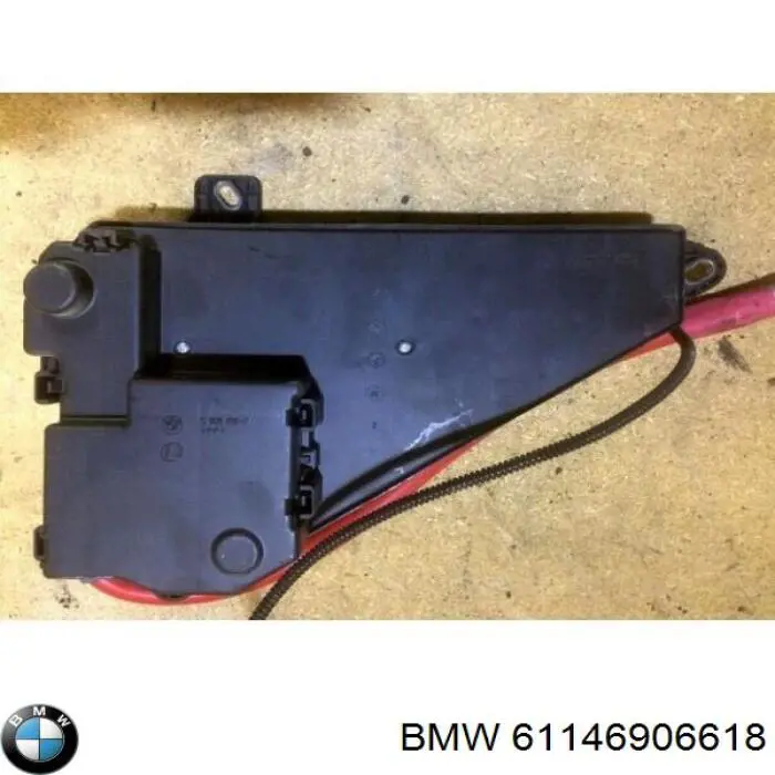 61146906618 BMW Блок предохранителей задний салонный