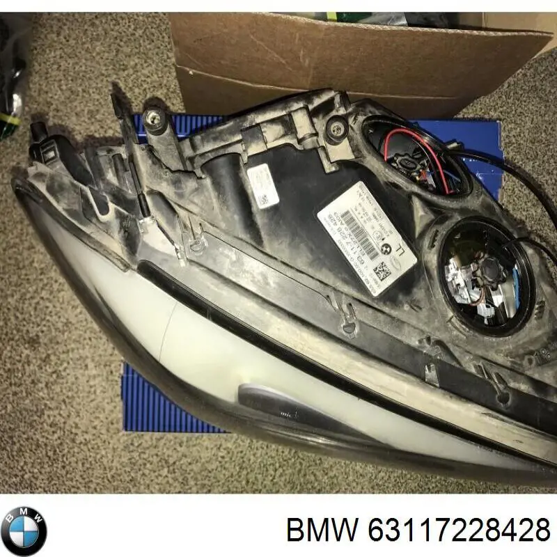 Правая фара 63117228428 BMW