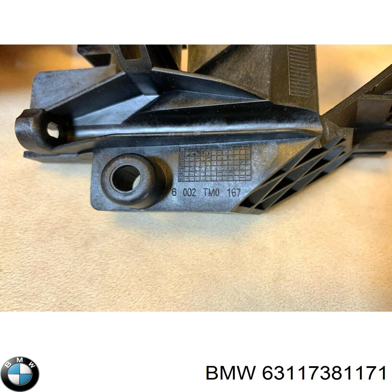 Кронштейн (адаптер) крепления фары передней левой 63117381171 BMW
