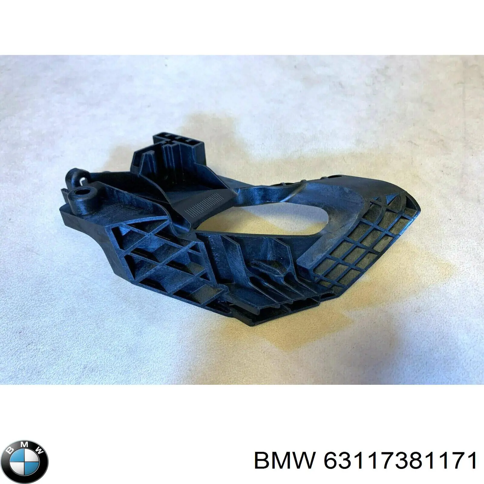 Кронштейн (адаптер) крепления фары передней левой BMW 63117381171 цена, от 57.71 USD