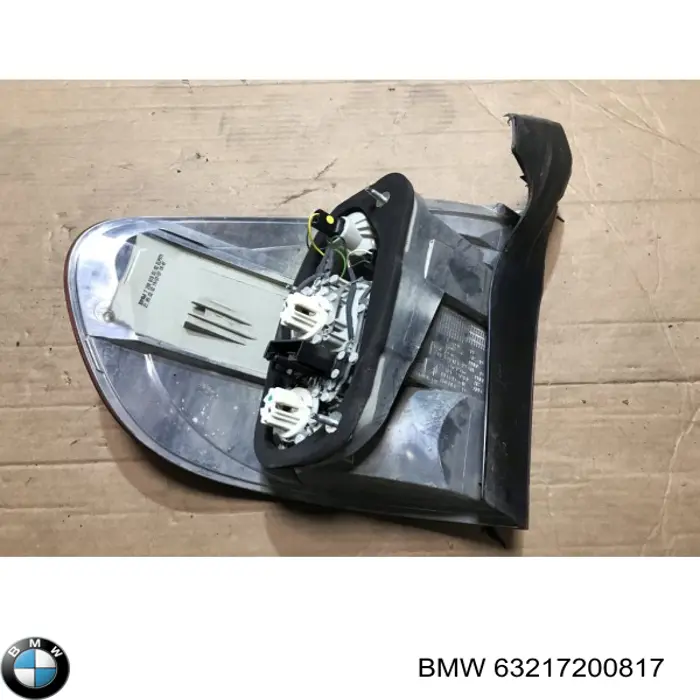 Фонарь задний левый внешний 63217200817 BMW