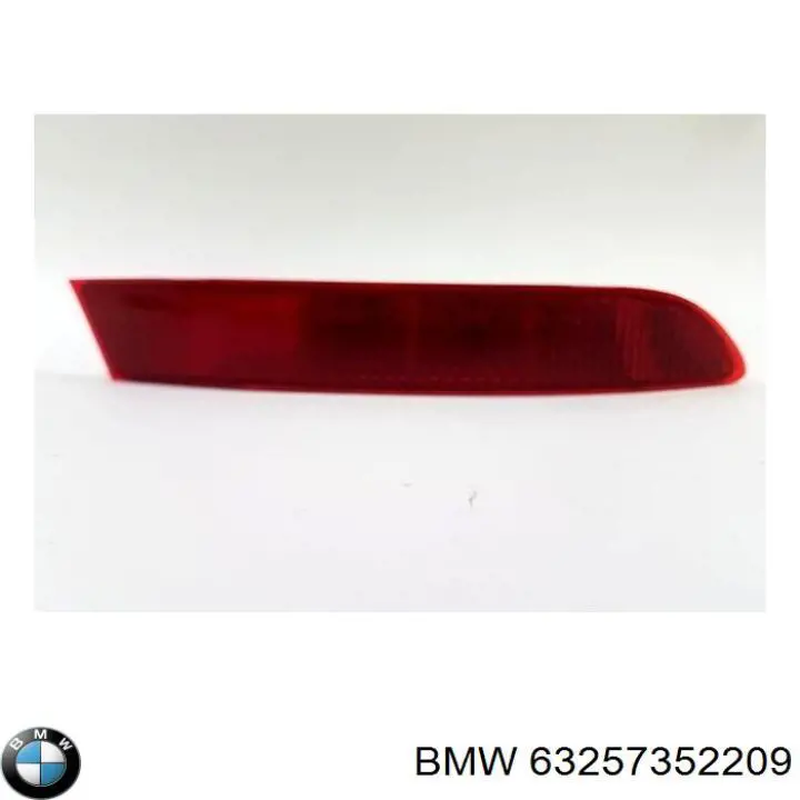 63257352209 BMW retrorrefletor (refletor do pára-choque traseiro esquerdo)