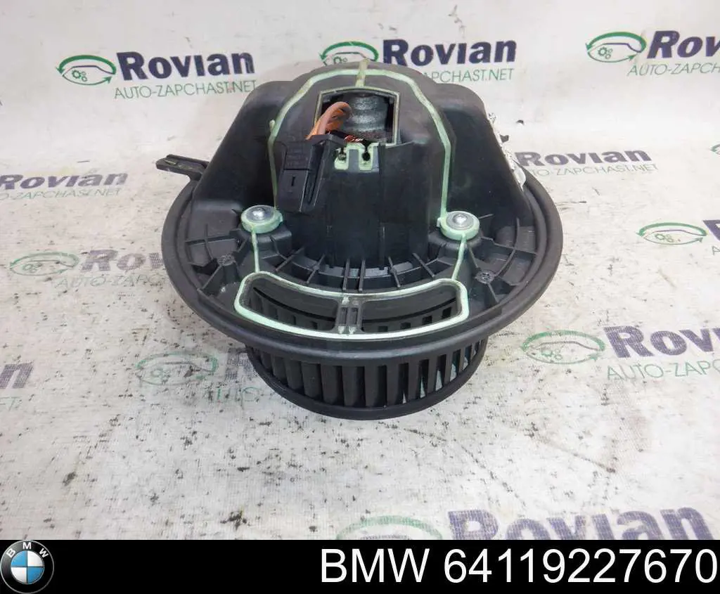 Мотор вентилятора печки (отопителя салона) BMW 64119227670