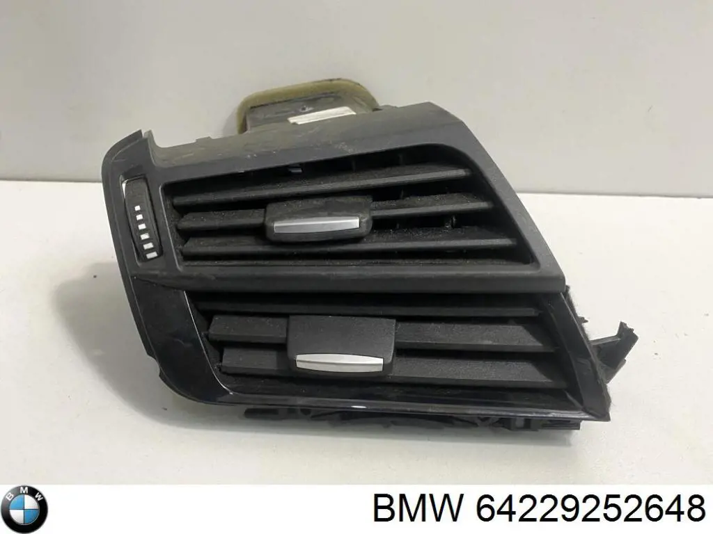 Решетка вентиляции салона на "торпедо" BMW 9252648 цена, от 58.11 USD