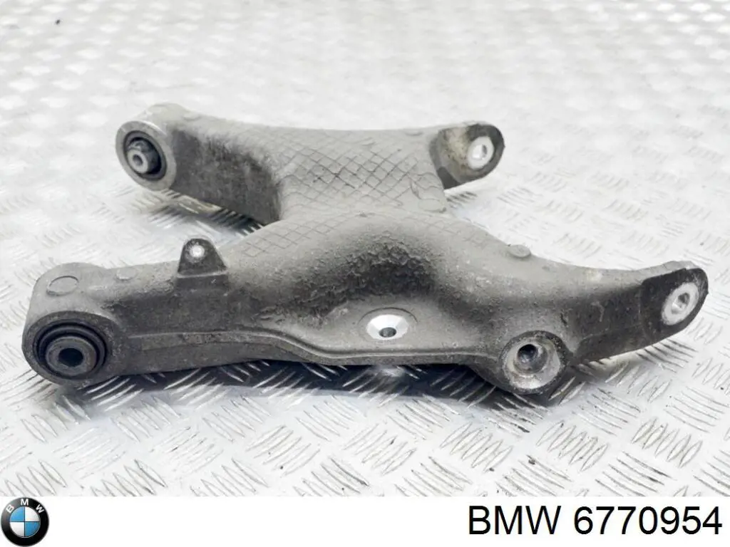 Купить 6770954 BMW Рычаг задней подвески нижний правый