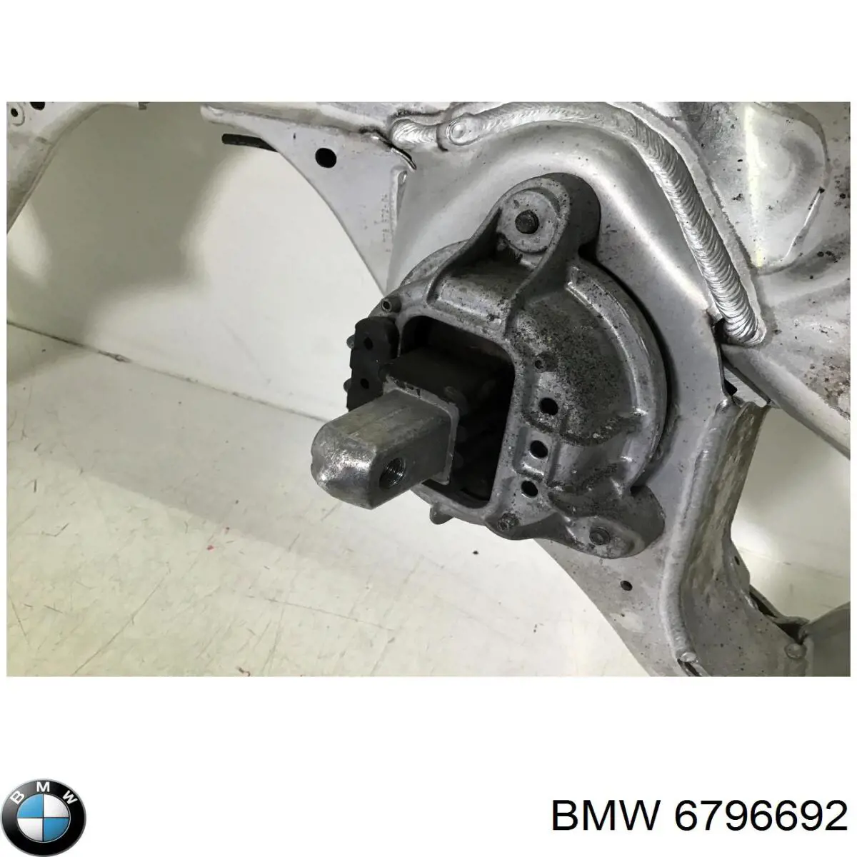 Подрамник передний 6796692 BMW