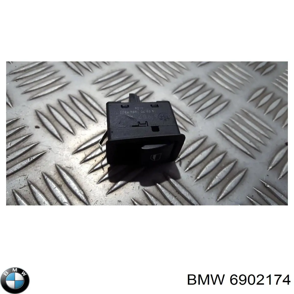 Кнопочный блок управления стеклоподъемником задний правый 6902174 BMW