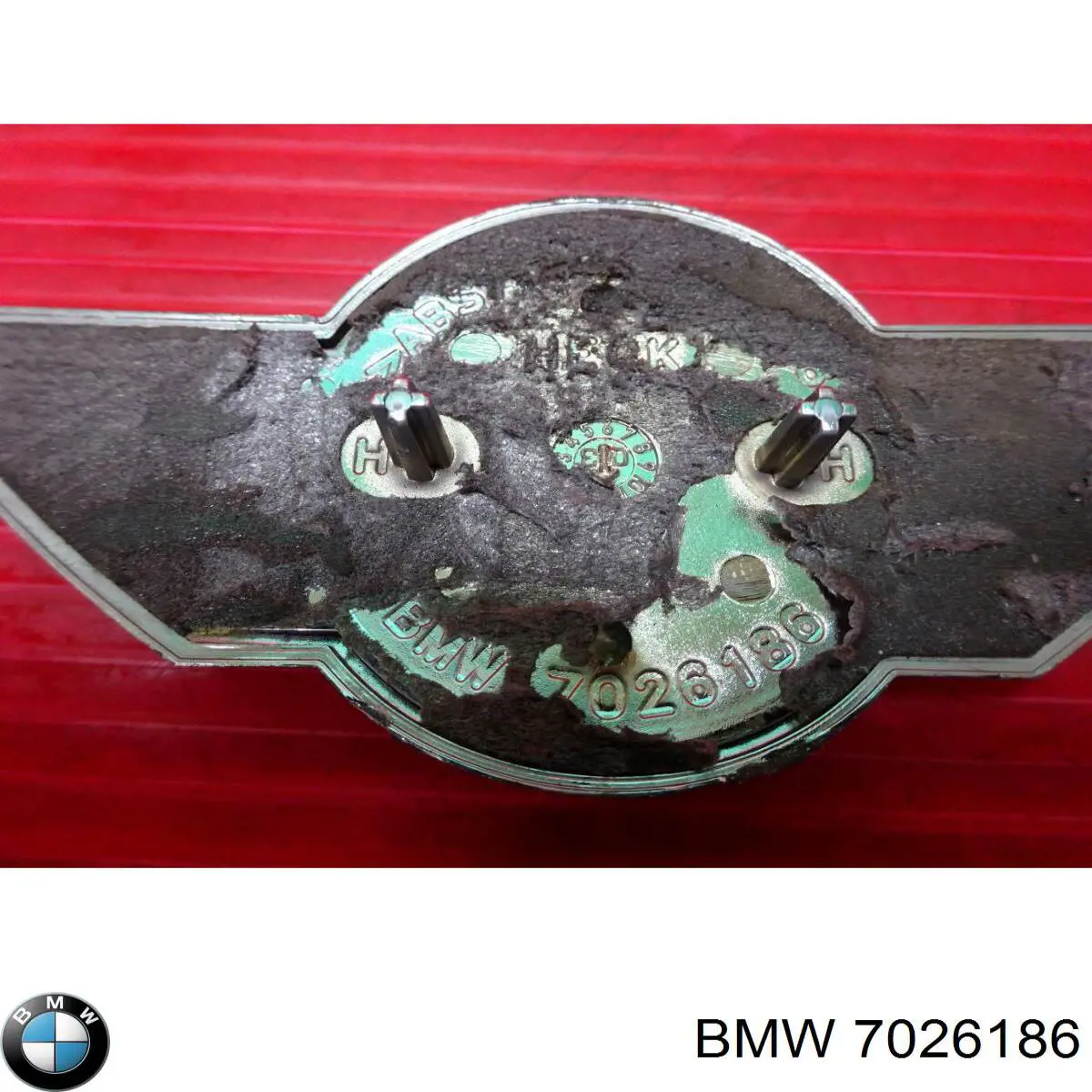 Купить 7026186 BMW Эмблема крышки багажника