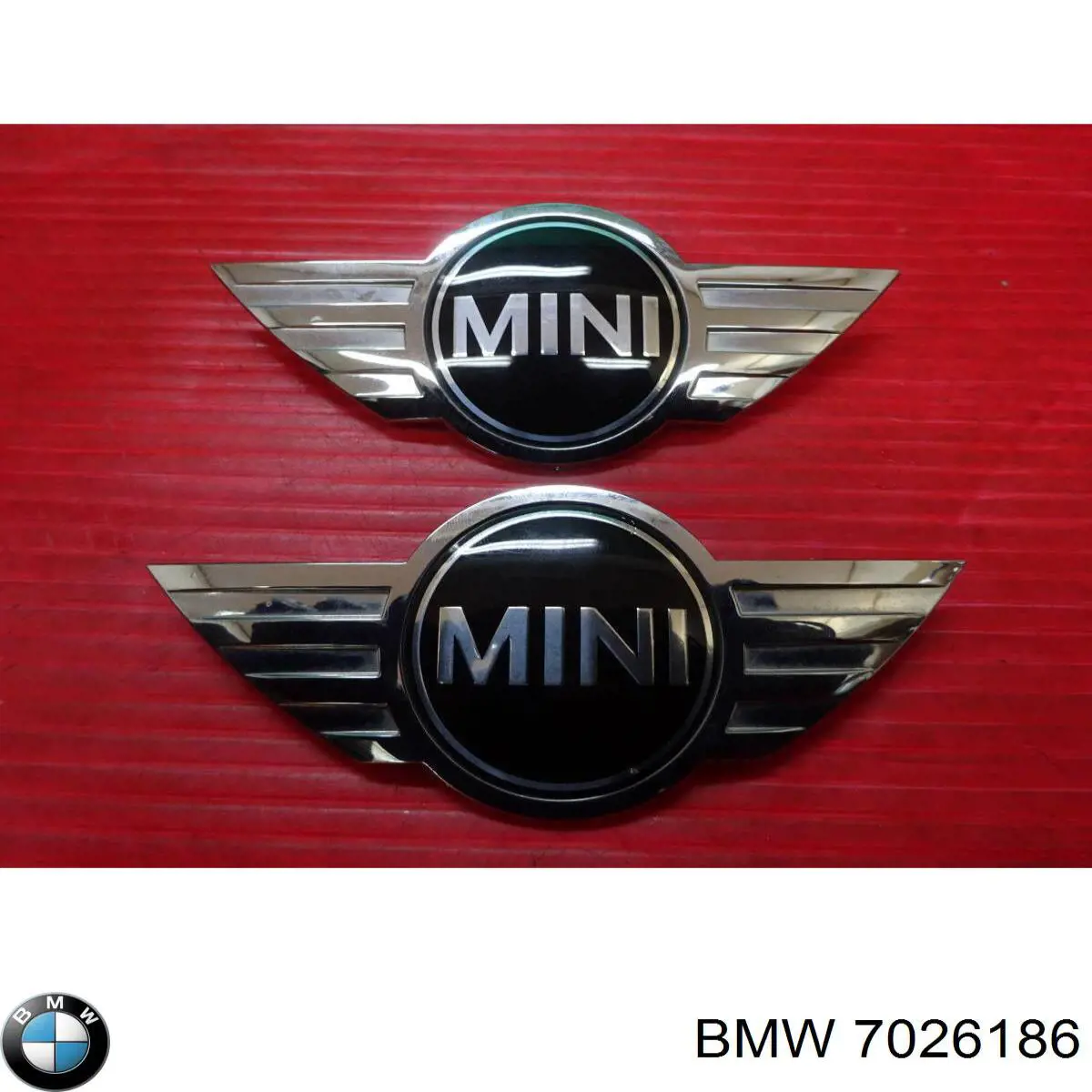 Эмблема крышки багажника 7026186 BMW
