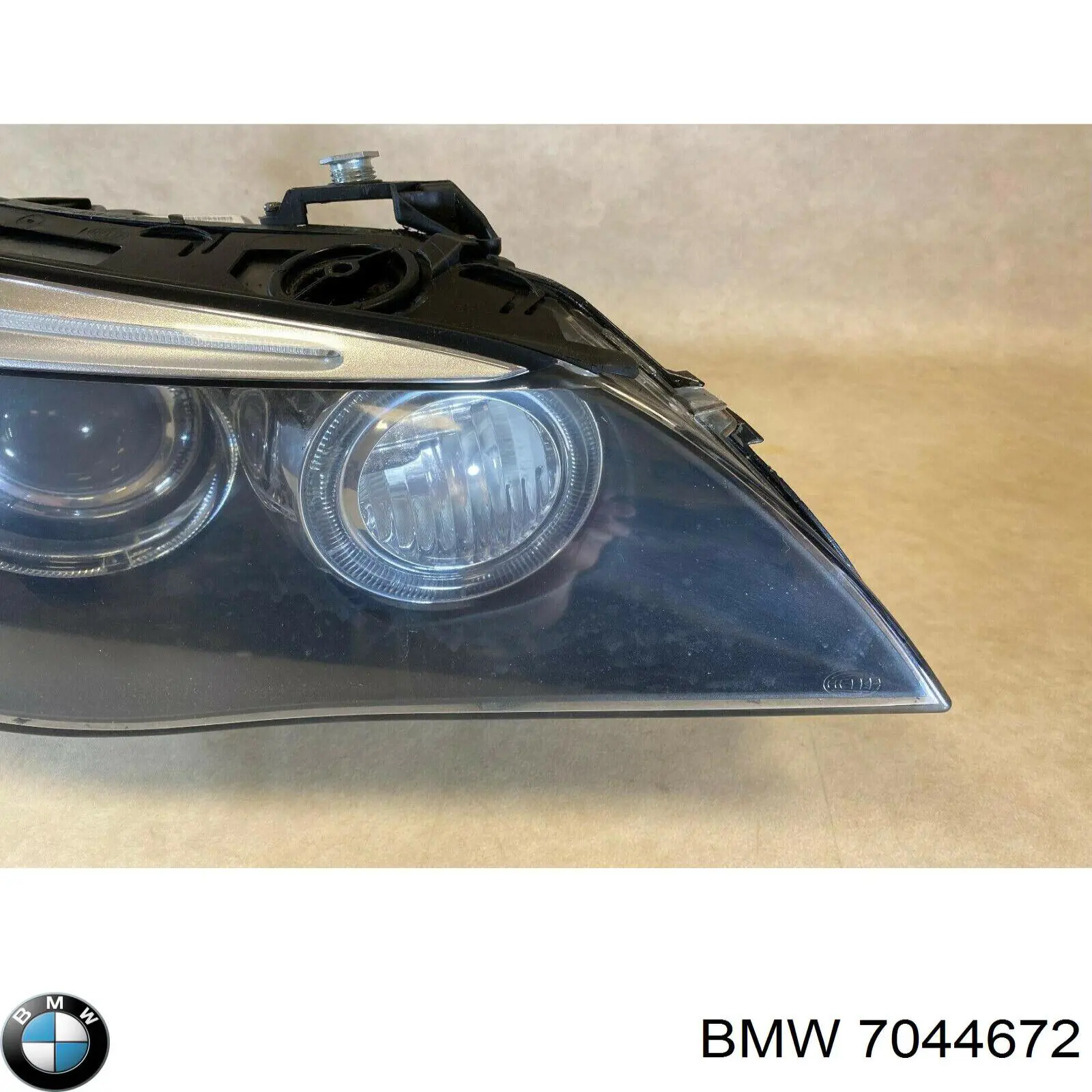 7044672 BMW Фара передняя правая