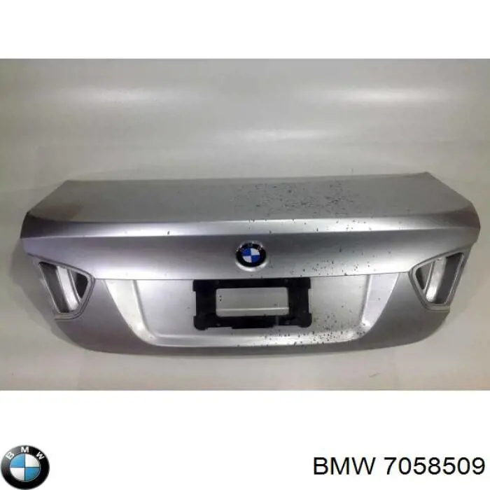 7058509 BMW Задний бампер