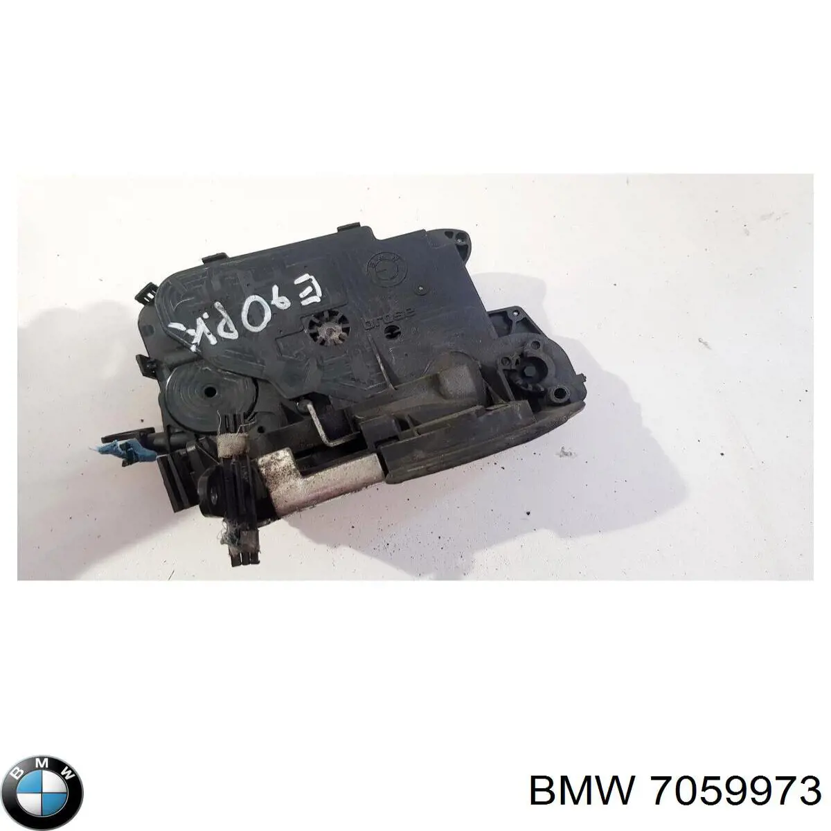7059973 BMW Замок двери водителя