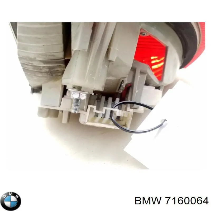Фонарь задний правый внутренний 7160064 BMW