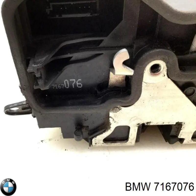 7167076 BMW Замок двери задней правой