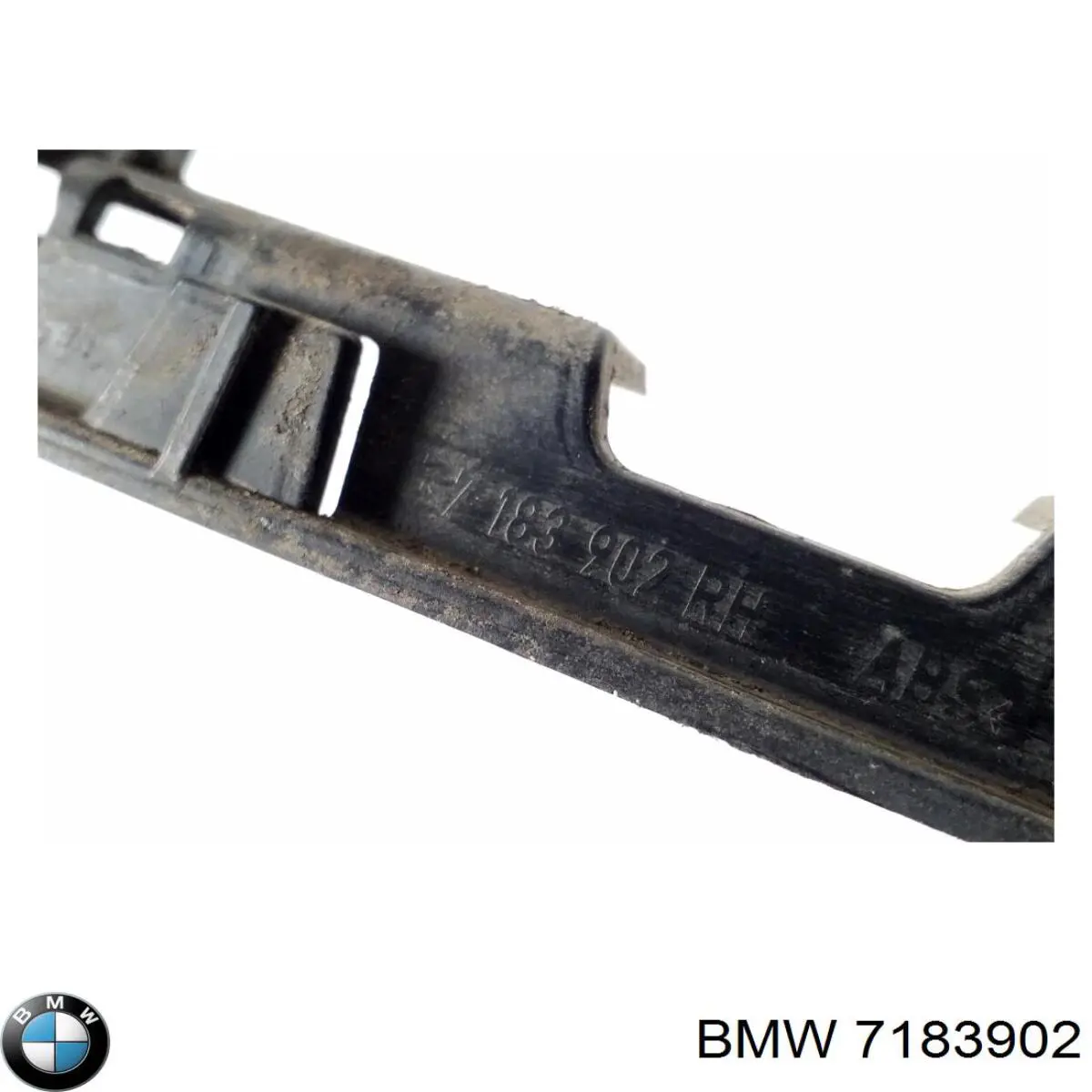 7183902 BMW Кронштейн наружной накладки порога правой