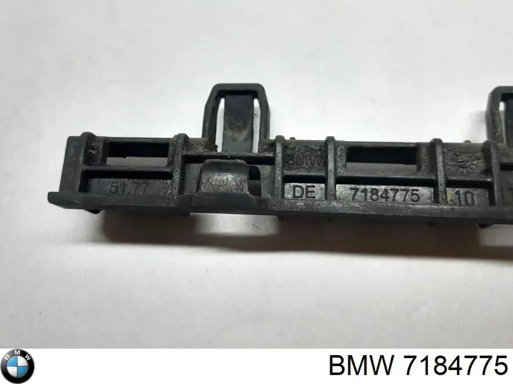 Кронштейн наружной накладки порога левой BMW 7184775 цена, от 9.71 USD