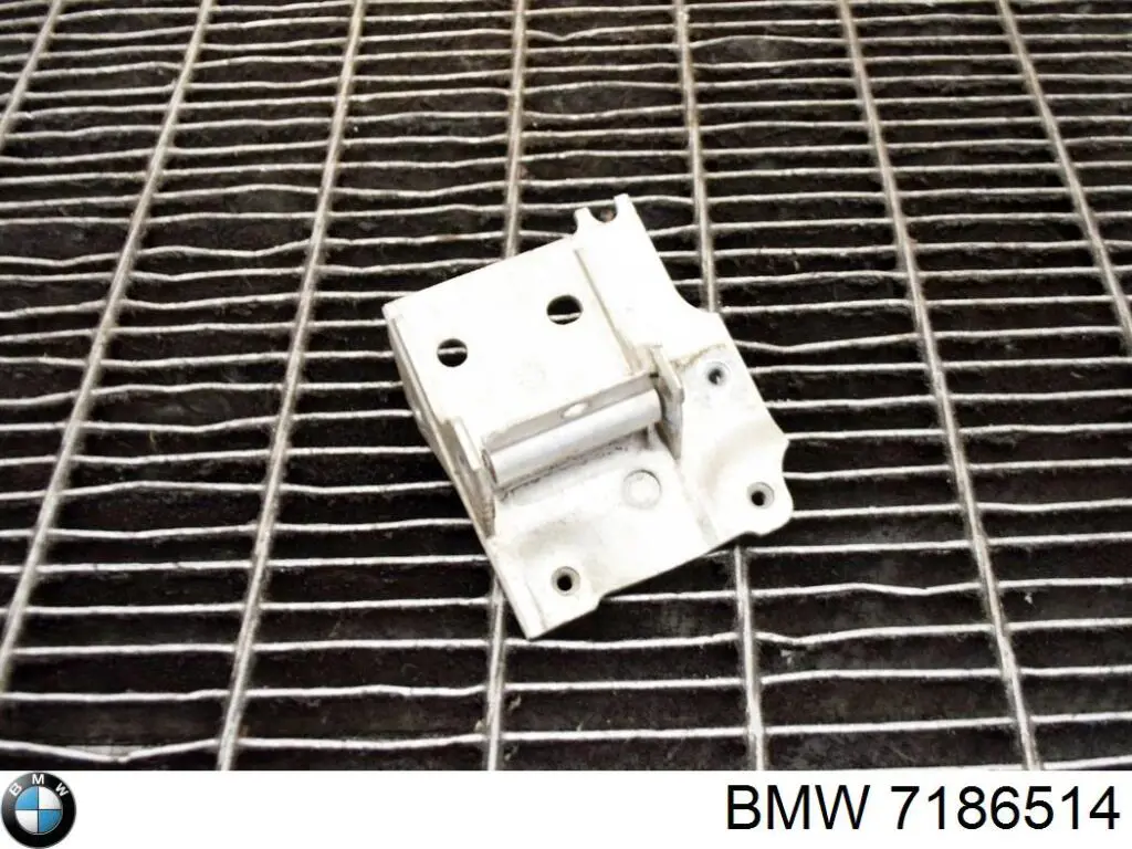 Кронштейн бампера переднего, правый BMW 7186514