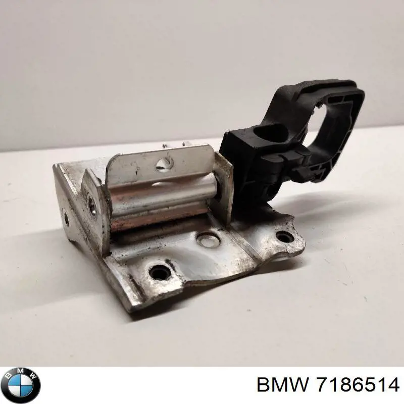 7186514 BMW Кронштейн крепления бампера переднего правый