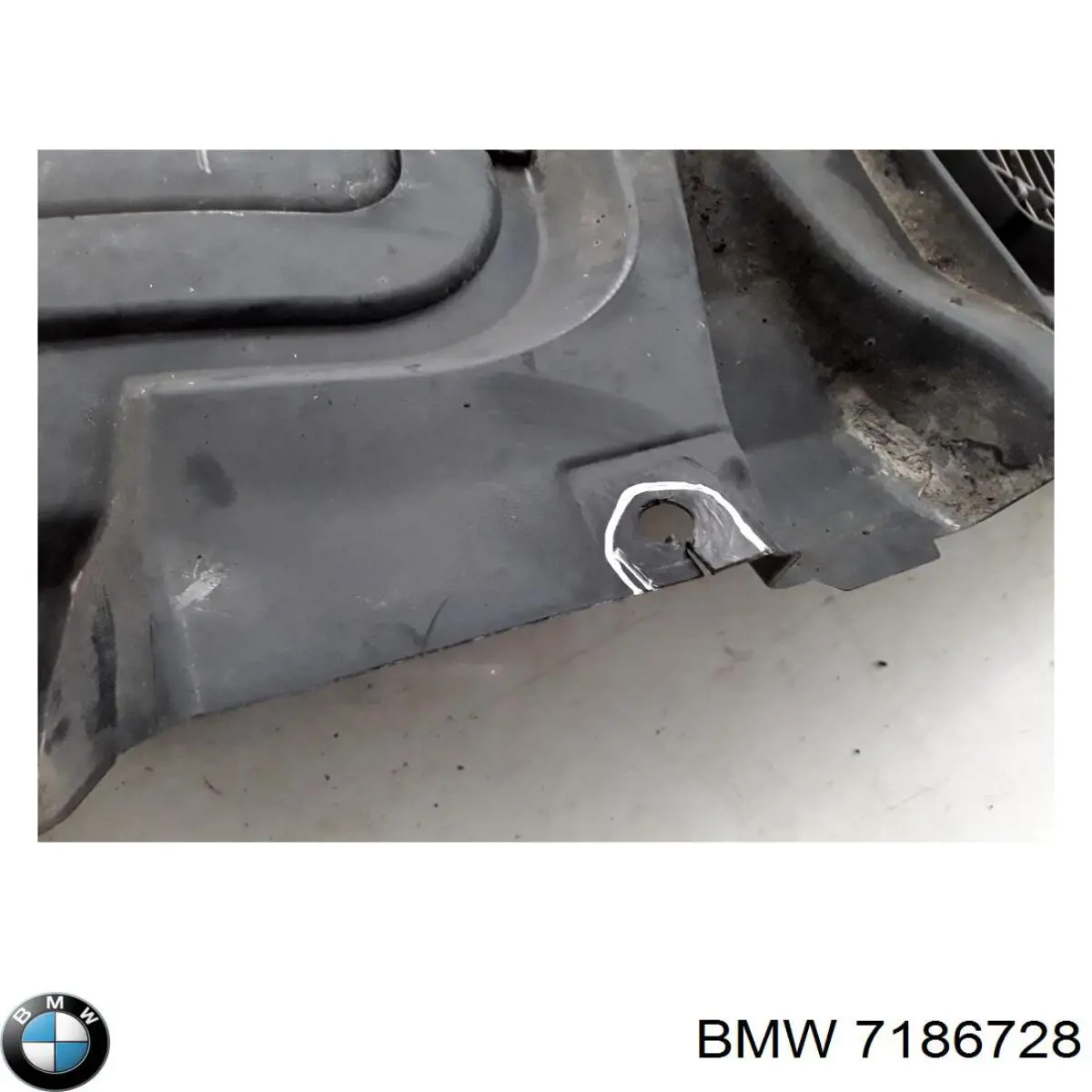 Подкрылок крыла переднего правый передний 7186728 BMW