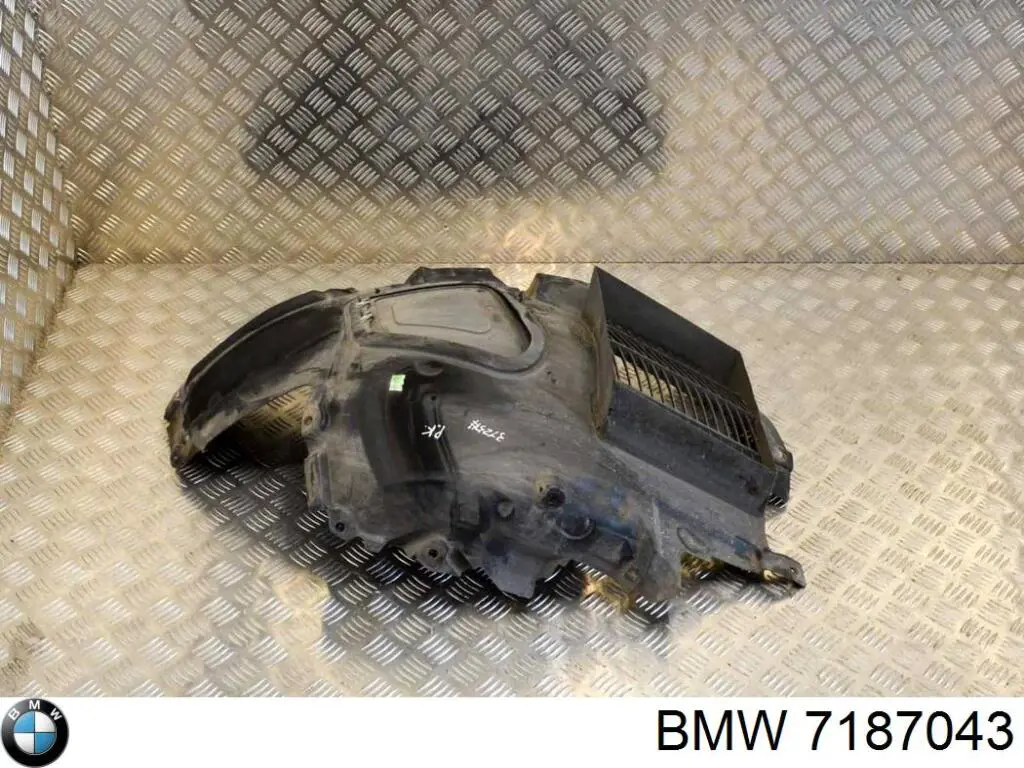 Лючок подкрылка переднего левого BMW 7187043 цена, от 8.87 USD