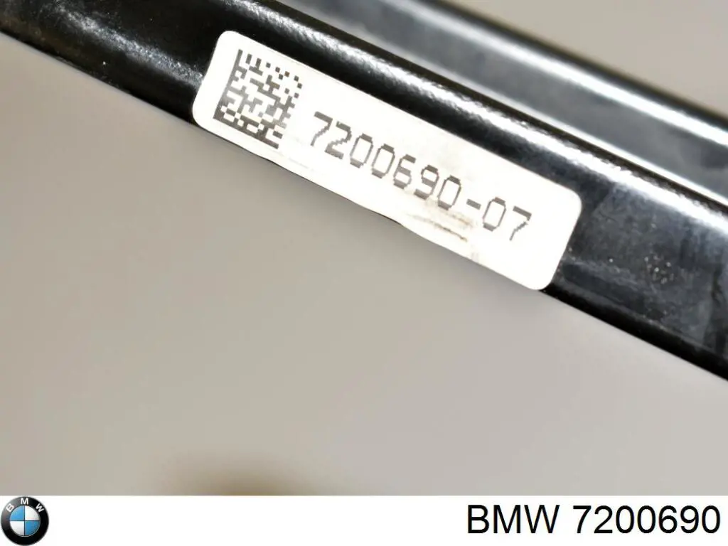 Купить 7200690 BMW Накладка передней панели (суппорта радиатора) верхняя