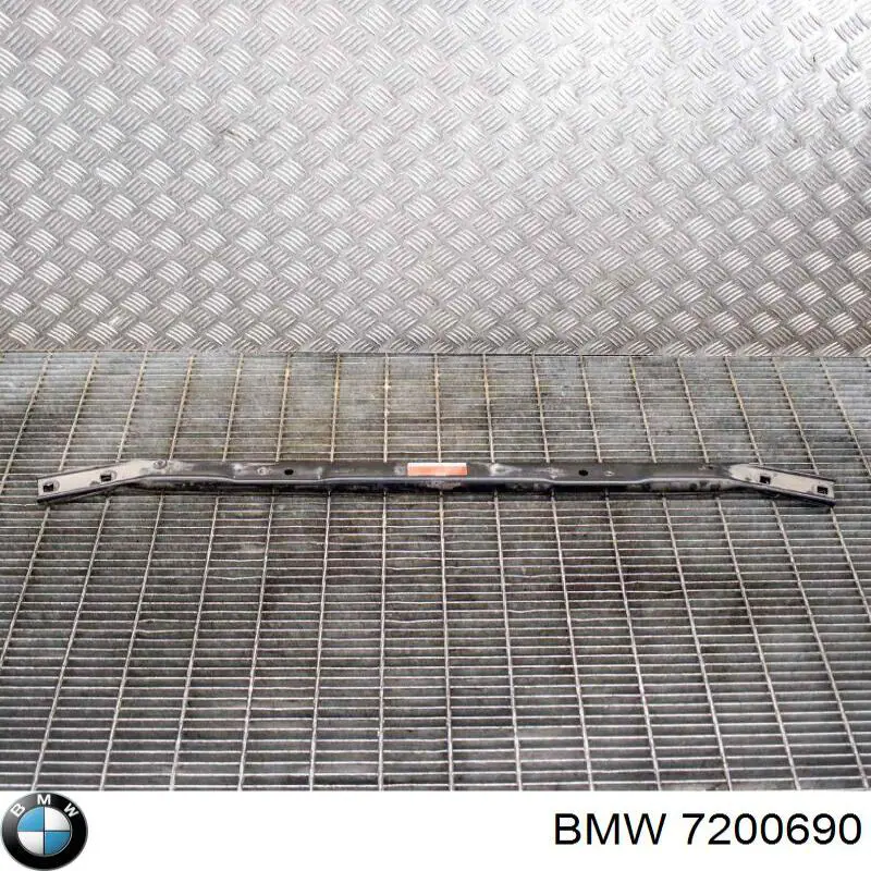 Накладка передней панели (суппорта радиатора) верхняя 7200690 BMW