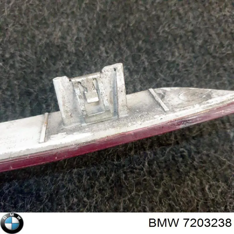 Правый отражатель бампера BMW 7203238