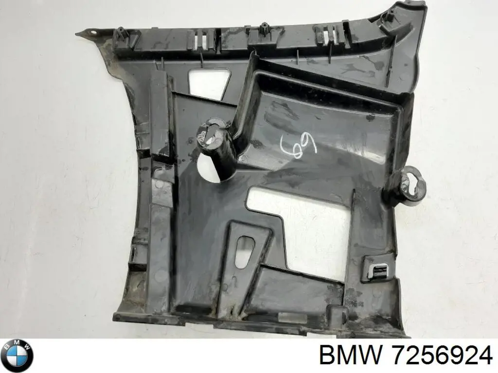 7256924 BMW Кронштейн бампера заднего внешний правый