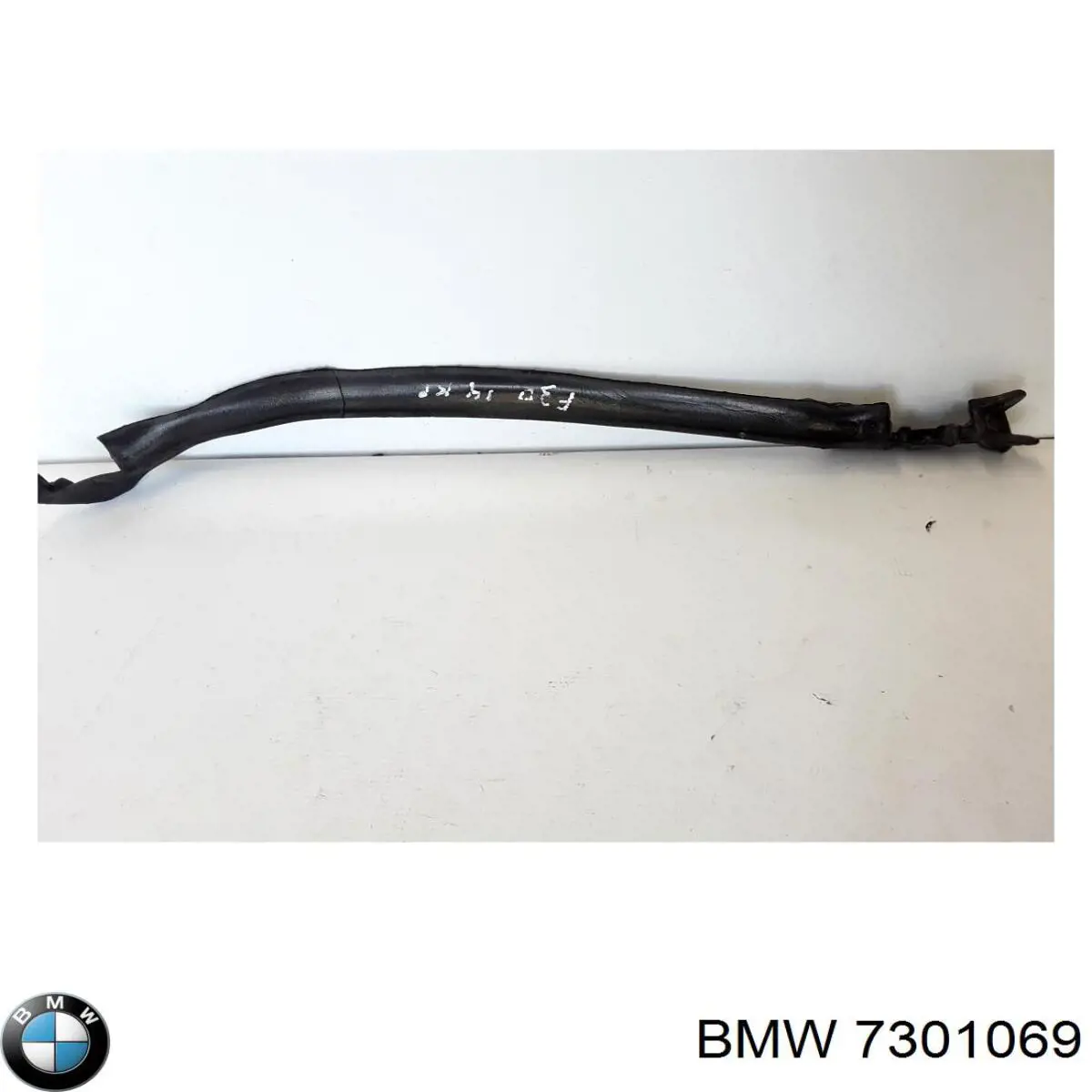 7301069 BMW Уплотнитель крыла
