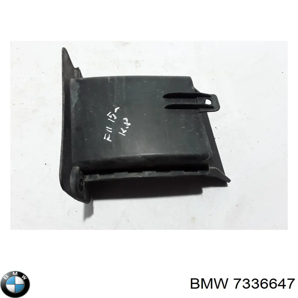 Накладка крыла переднего левого 7336647 BMW