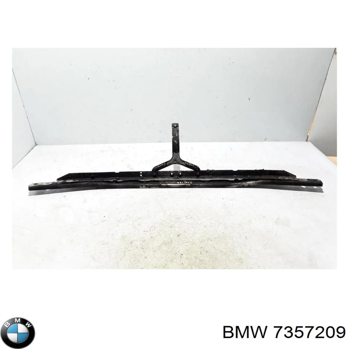 Верхняя рамка радиатора 7357209 BMW
