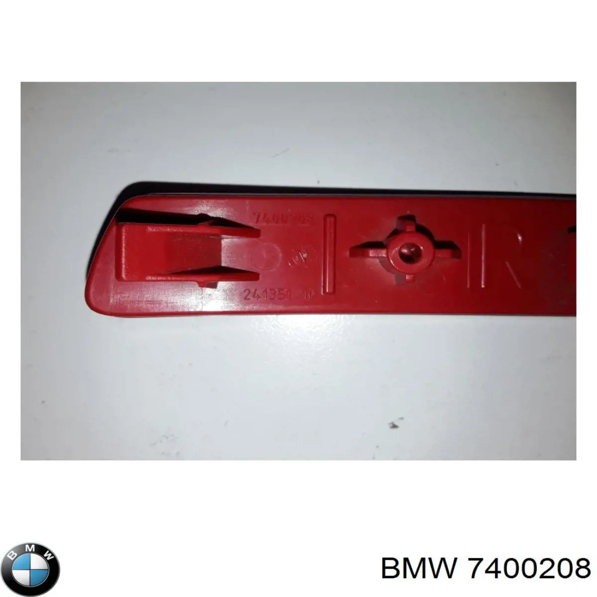 7400208 BMW Правый катафот бампера