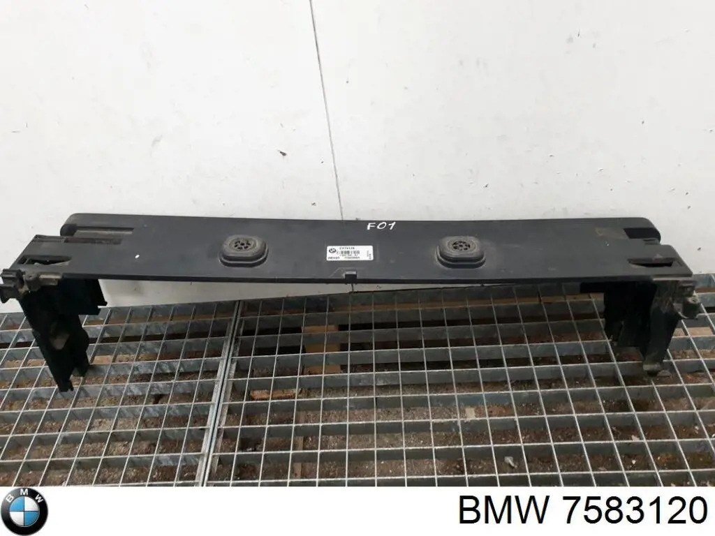 7583120 BMW Кронштейн радиатора нижний