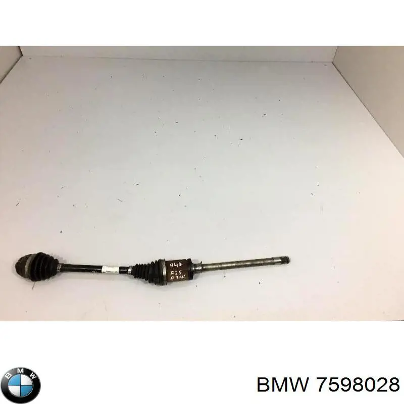 7598028 BMW полуось (привод передняя правая)