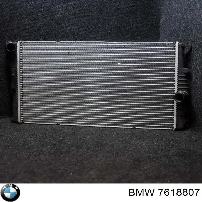 Радиатор 7618807 BMW