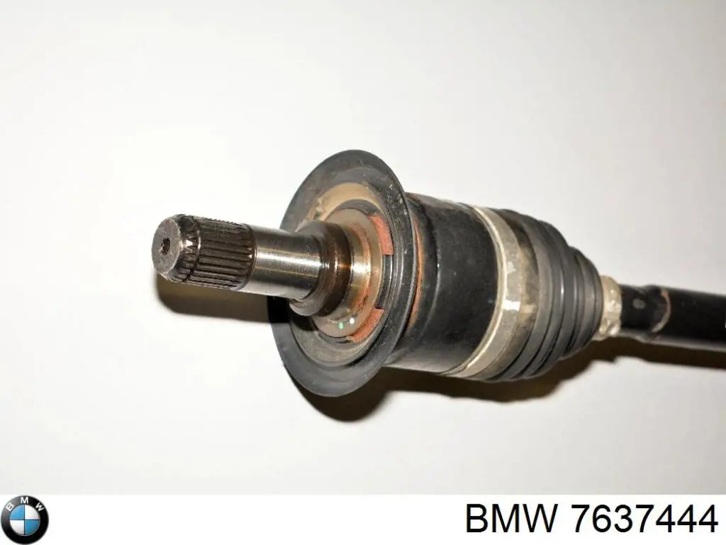 7637444 BMW Полуось задняя правая