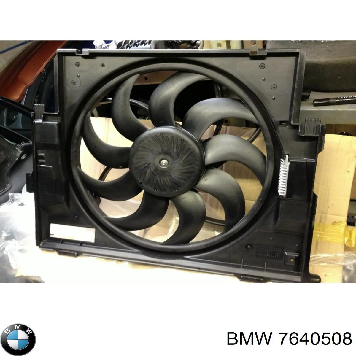 7640508 BMW Диффузор радиатора охлаждения в сборе с мотором
