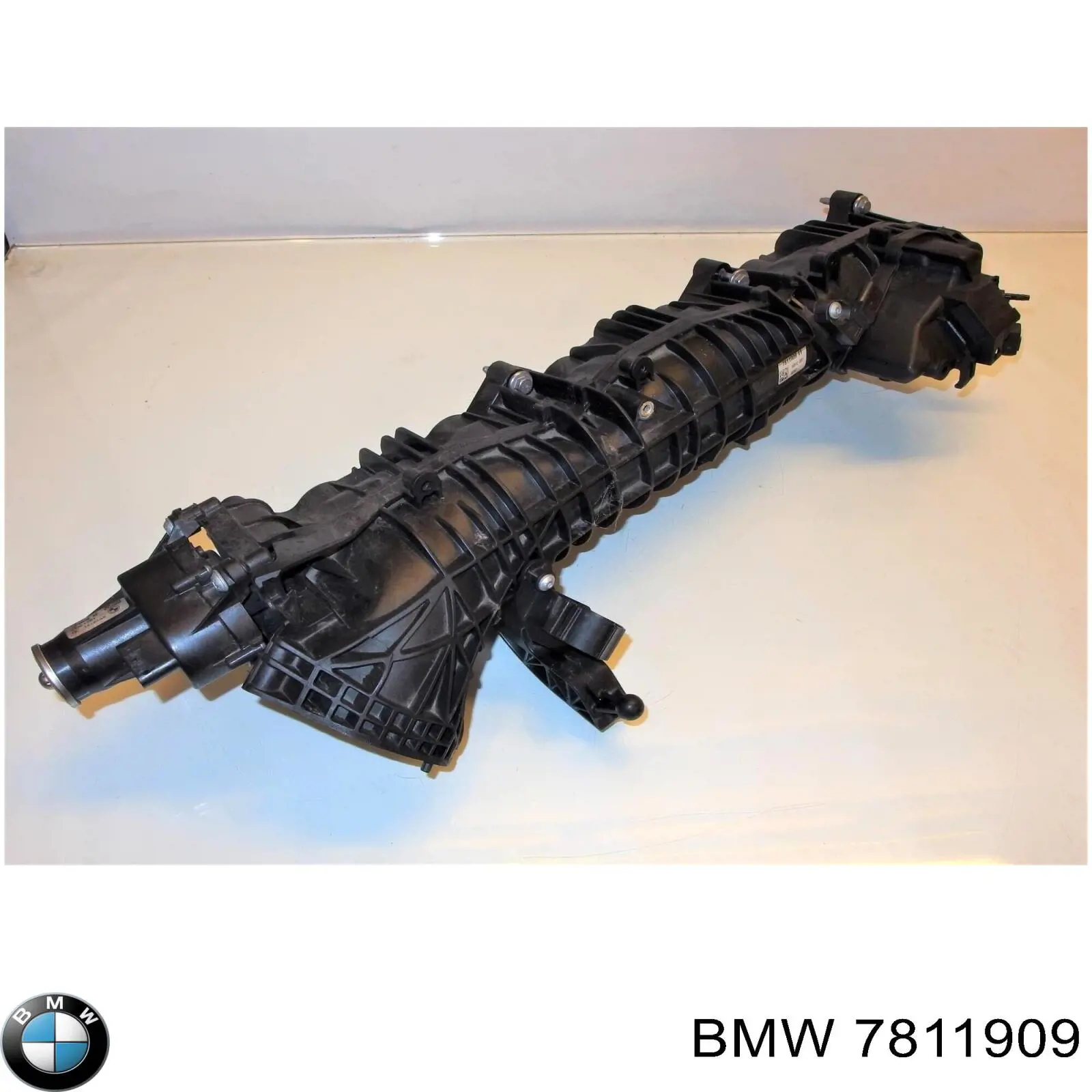 7811909 BMW Коллектор впускной