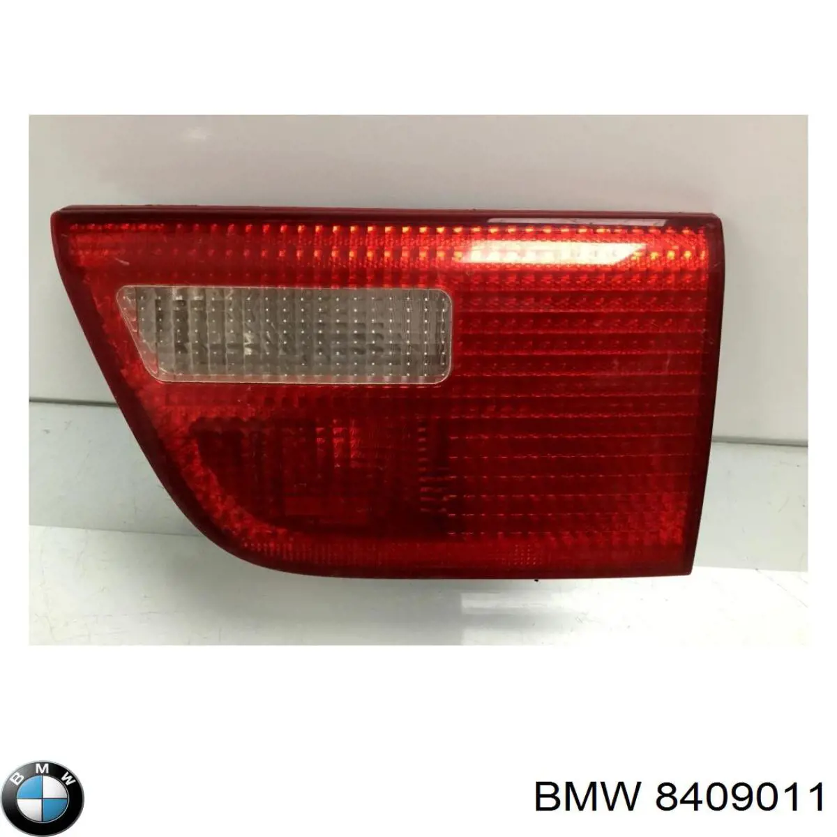 8409011 BMW Задняя левая внутренняя фара