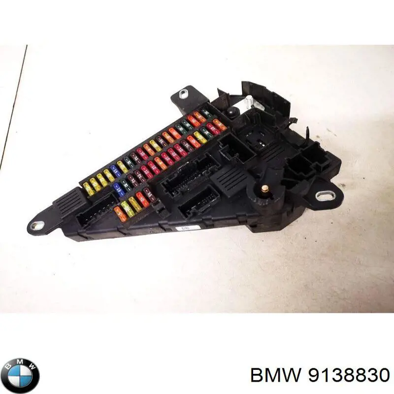 9138830 BMW Блок предохранителей задний салонный