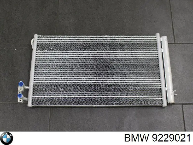 Радиатор кондиционера 9229021 BMW