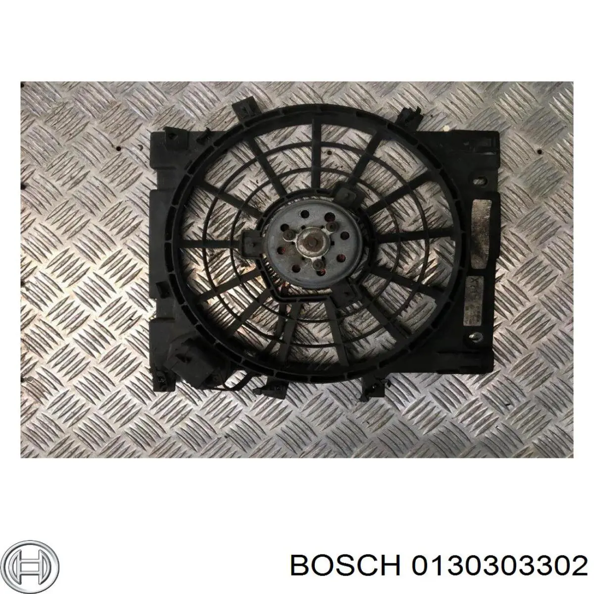 0130303302 Bosch ventilador elétrico de esfriamento montado (motor + roda de aletas)