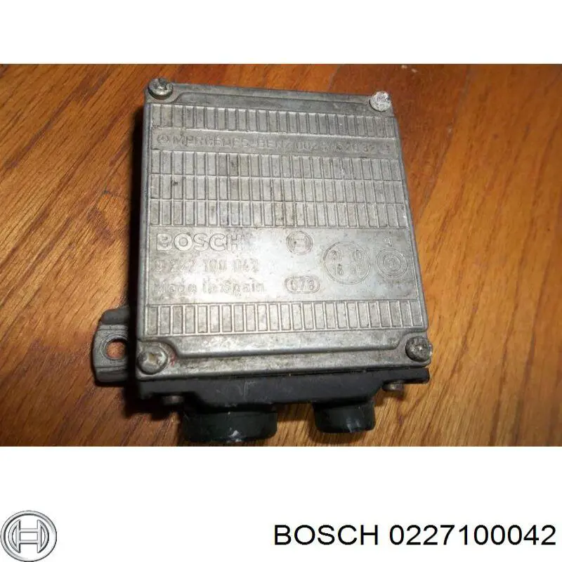 0227100042 Bosch модуль зажигания (коммутатор)