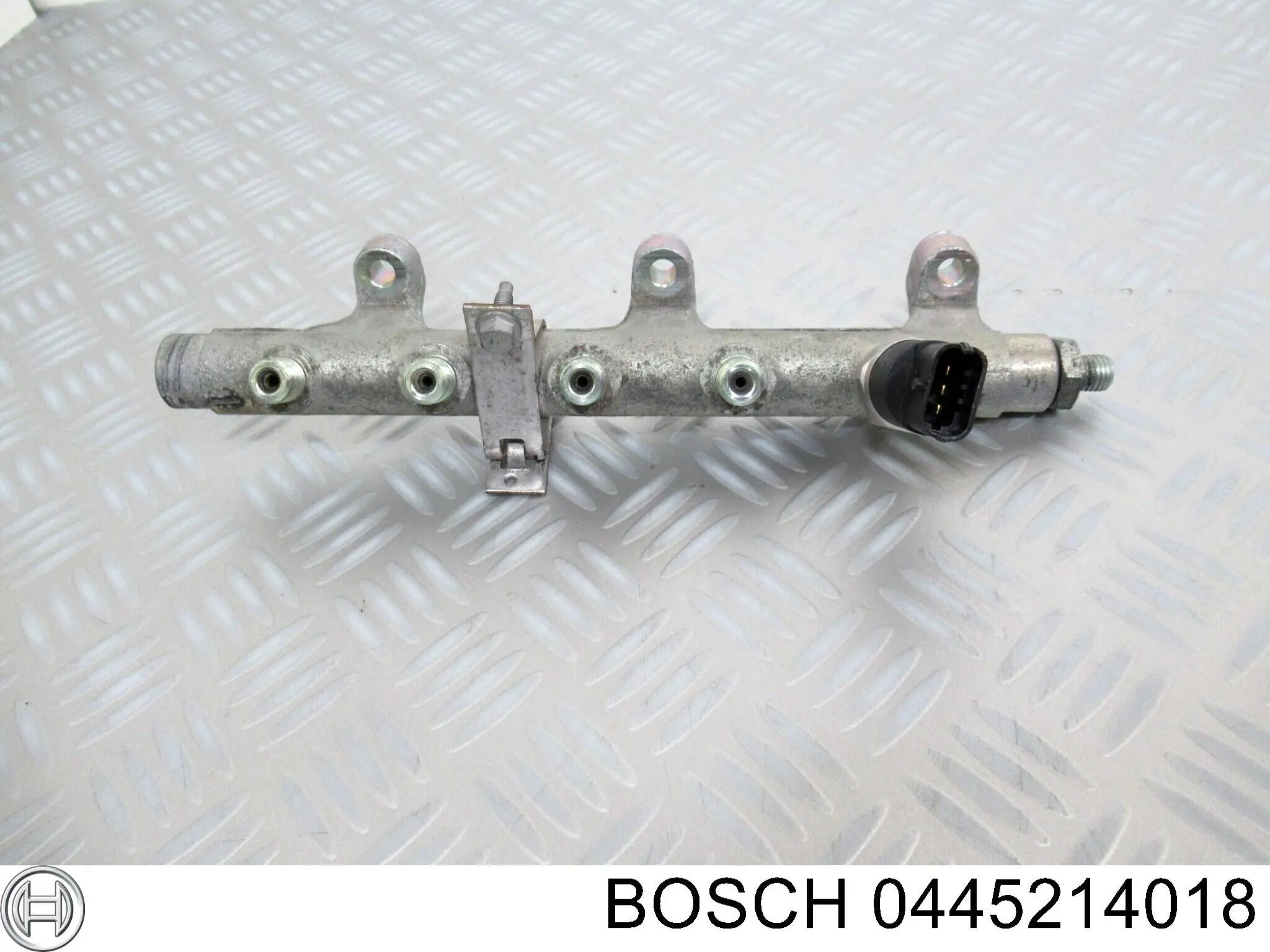 Распределитель топлива (рампа) Renault (RVI) 8200010077 цена, от 18.46 USD