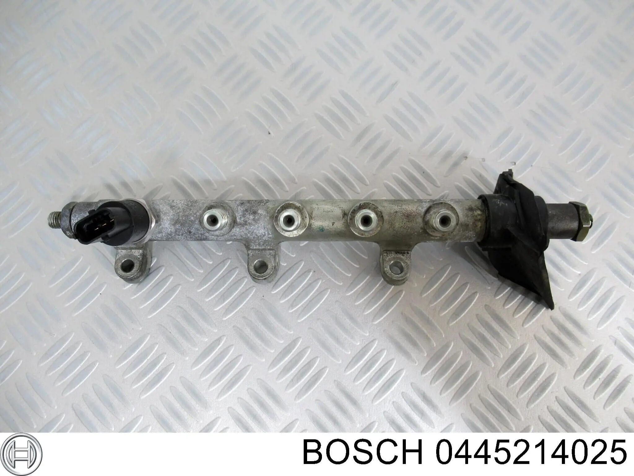 0445214025 Bosch Топливная рампа