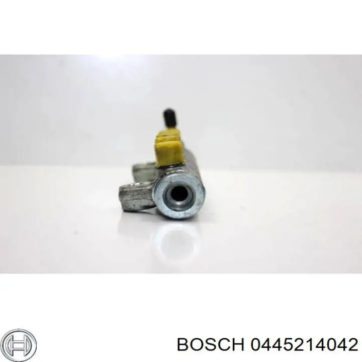 Распределитель топлива (рампа) 0445214042 Bosch