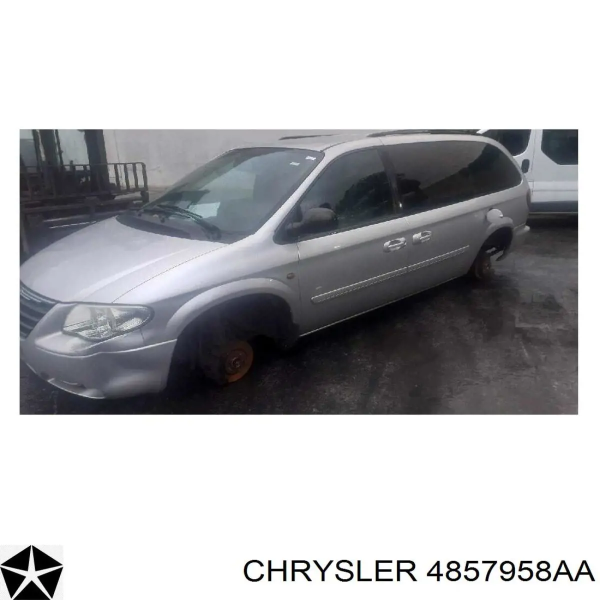 Решетка радиатора 4857958AA Chrysler