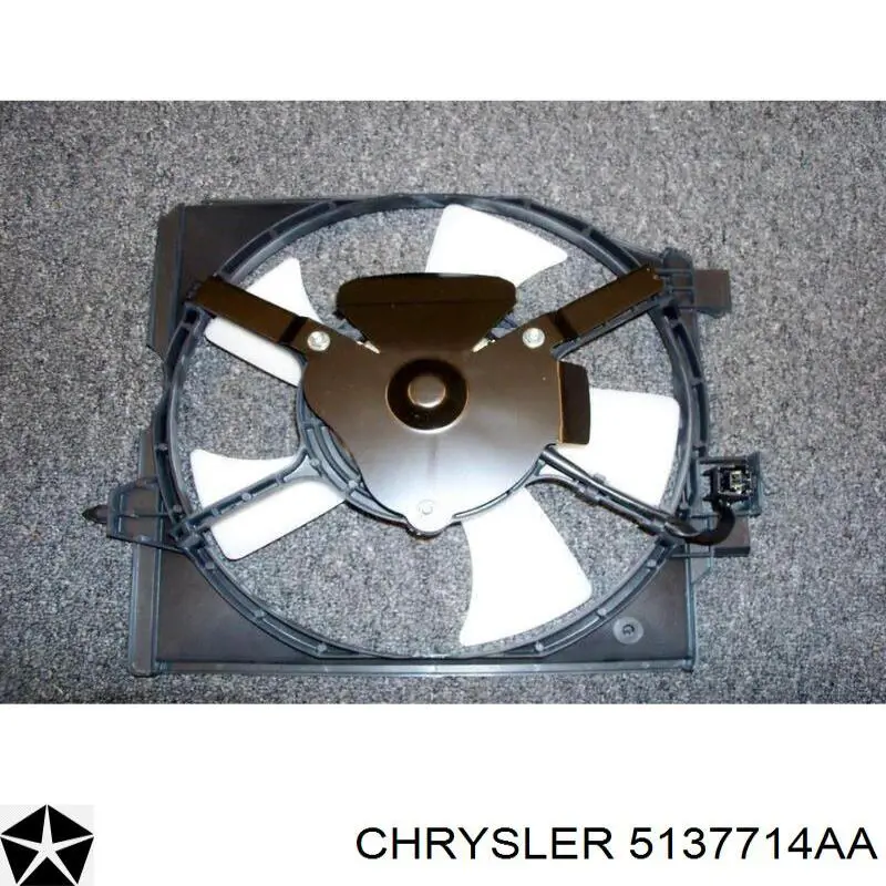 Мотор вентилятора системы охлаждения, левый Chrysler 05137714AA