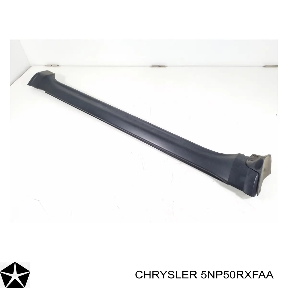 5NP50RXFAA Chrysler накладка (молдинг порога наружная правая)