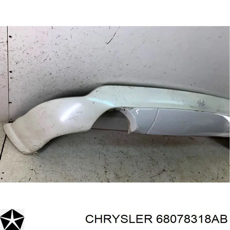 Купить 68111470AB Chrysler Накладка бампера заднего